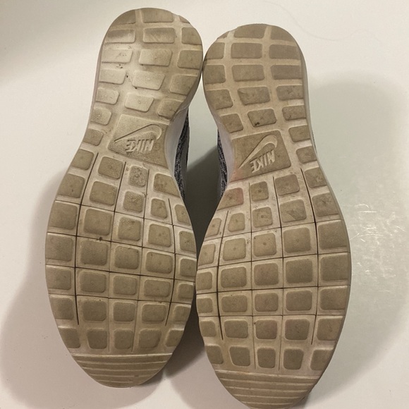 Nike Flyknit Roshe Run Size 11.5 - Picture 3 of 6